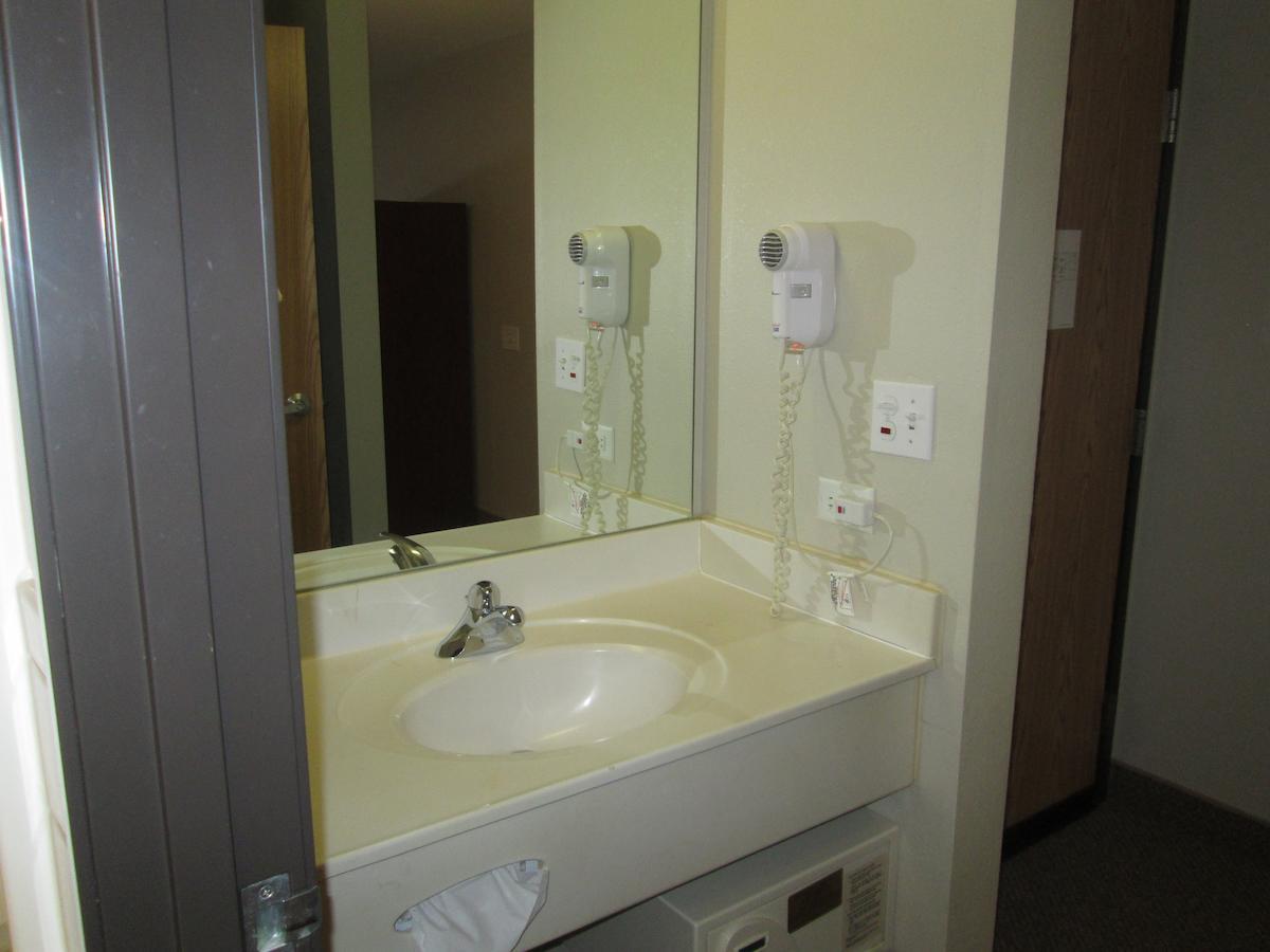 Americinn By Wyndham Charlevoix Extérieur photo