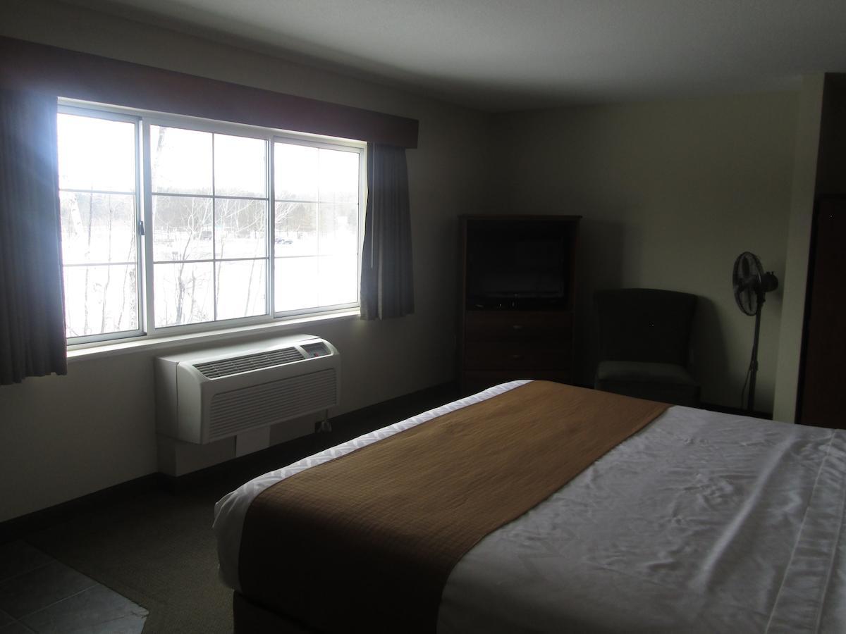 Americinn By Wyndham Charlevoix Extérieur photo